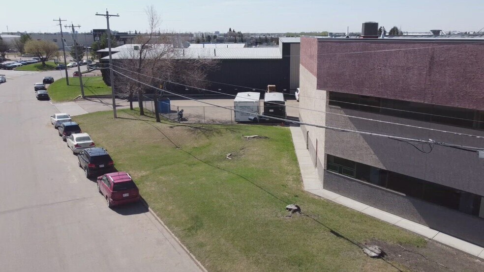 13323 146th St NW, Edmonton, AB à louer - Vidéo sur l’annonce professionnelle – Image 3 sur 16