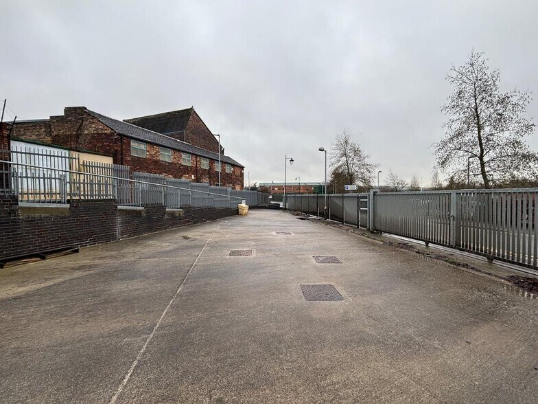 150 Normacot Rd, Stoke On Trent à louer - Photo de l’immeuble – Image 2 sur 7