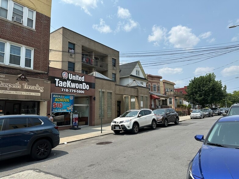 5536 69th Pl, Maspeth, NY à vendre - Photo de l’immeuble – Image 2 sur 6