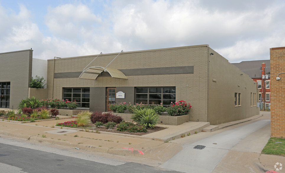 320 Hemphill St, Fort Worth, TX à louer - Photo de l’immeuble – Image 3 sur 11