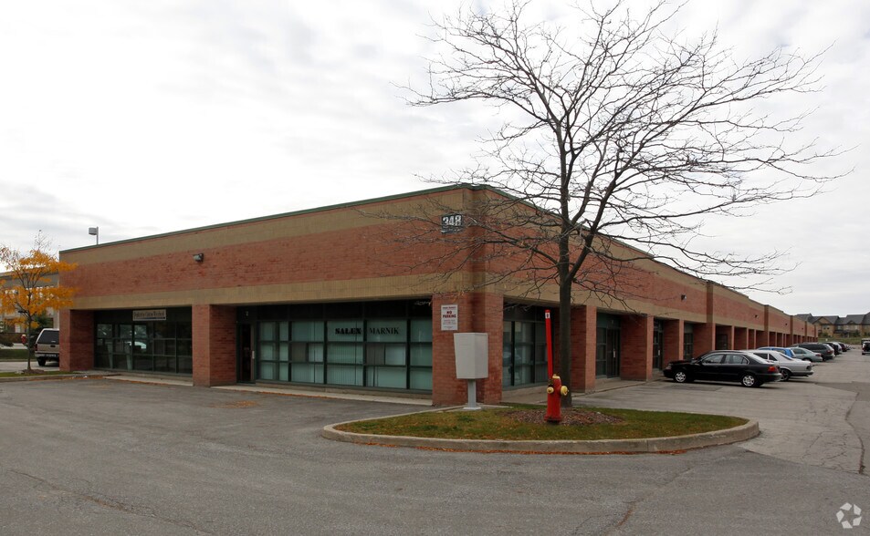 348 Bronte St S, Milton, ON à vendre - Photo de l’immeuble – Image 3 sur 5