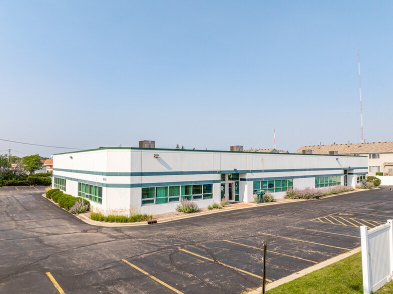 2005 Bloomingdale Rd, Glendale Heights, IL à vendre - Photo de l’immeuble – Image 1 sur 15