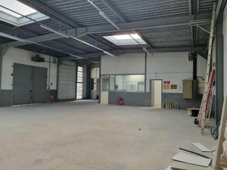 Local d’activités dans Troyes à louer - Photo intérieure – Image 2 sur 3