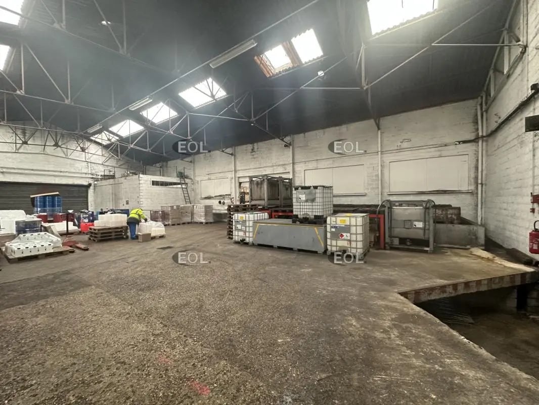 Local d'activités dans Brie-Comte-Robert à vendre Photo de l’immeuble– Image 1 sur 14