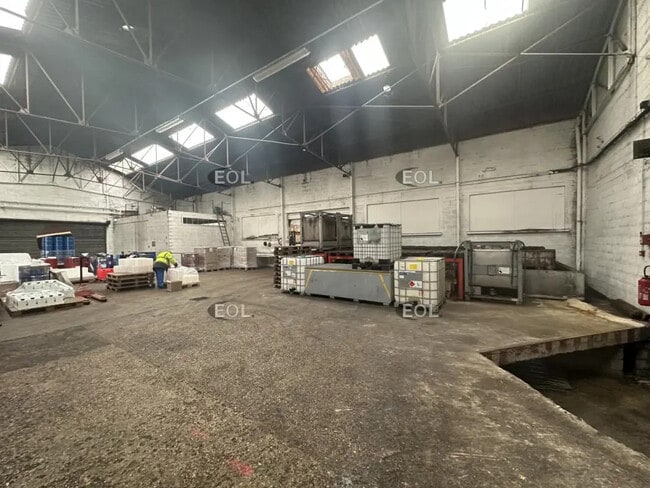 Plus de détails pour Local d’activités à vendre