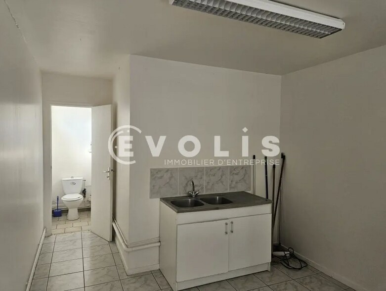Bureau dans Pecqueuse à vendre - Photo de l’immeuble – Image 1 sur 3