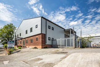 Plus de détails pour 230-234 Briscoe Ln, Manchester - Industriel/Logistique à louer