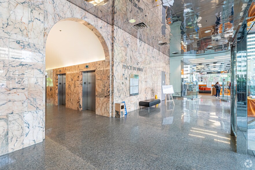 112 Kent St, Ottawa, ON à louer - Hall d’entrée – Image 2 sur 3