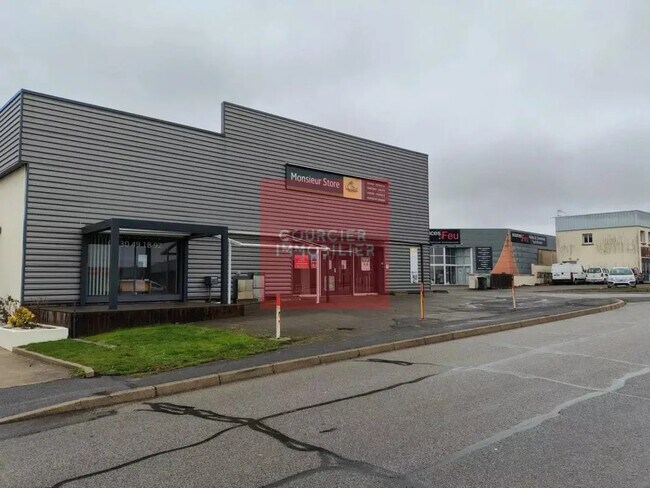 Plus de détails pour 46 Rue Des Broderies, Coignières - Local commercial à louer