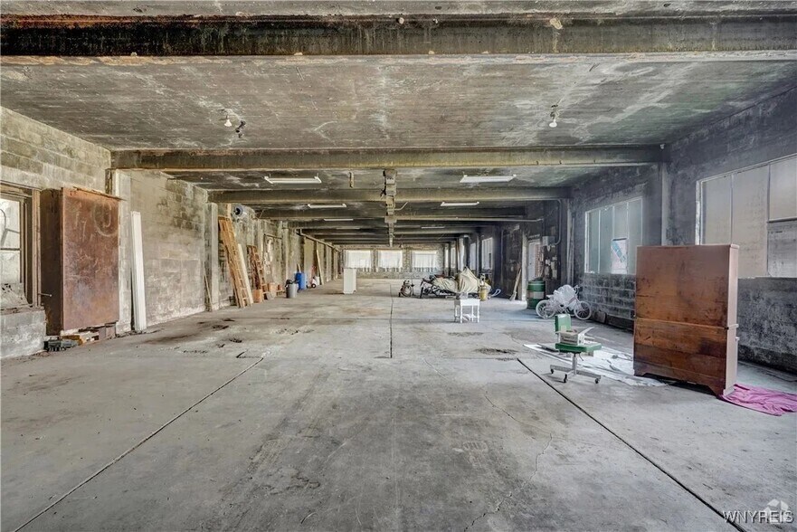 11725 Big Tree Rd, East Aurora, NY à vendre - Photo de l’immeuble – Image 3 sur 9