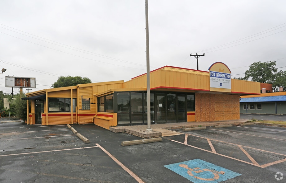 2501 Nacogdoches Rd, San Antonio, TX à louer - Photo principale – Image 1 sur 7