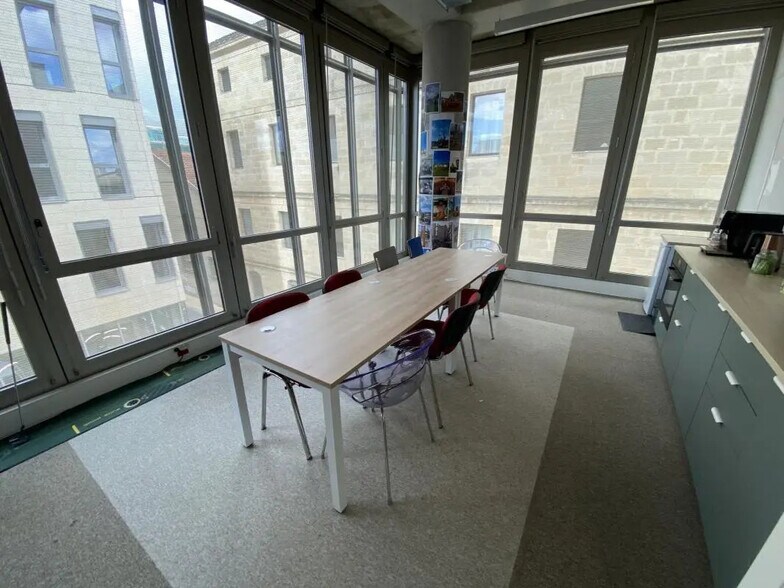 Bureau dans Bordeaux à louer - Photo de l’immeuble – Image 3 sur 7