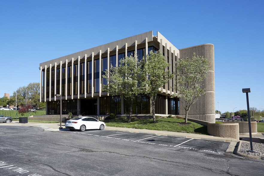 6299 Nall Ave, Mission, KS à louer - Photo de l’immeuble – Image 2 sur 10