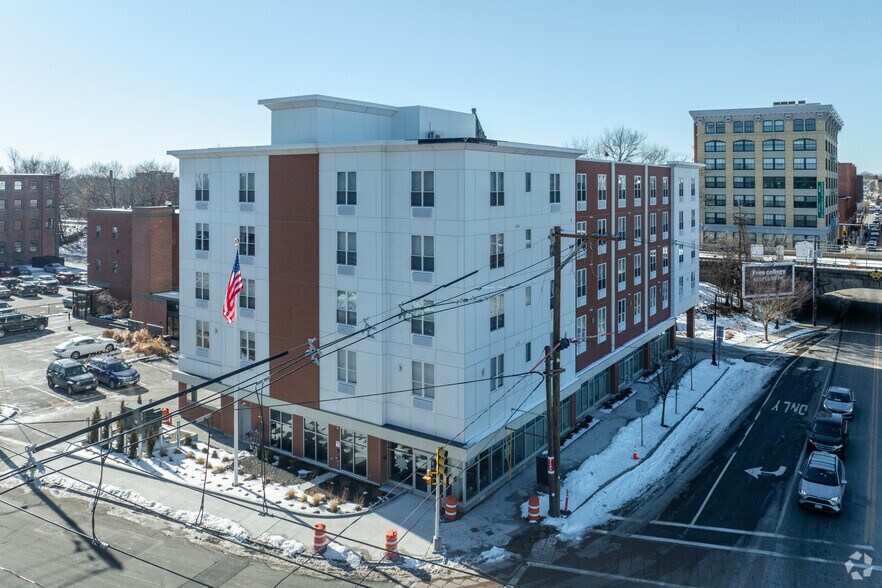 127 Centre St, Brockton, MA à louer - Photo principale – Image 1 sur 5