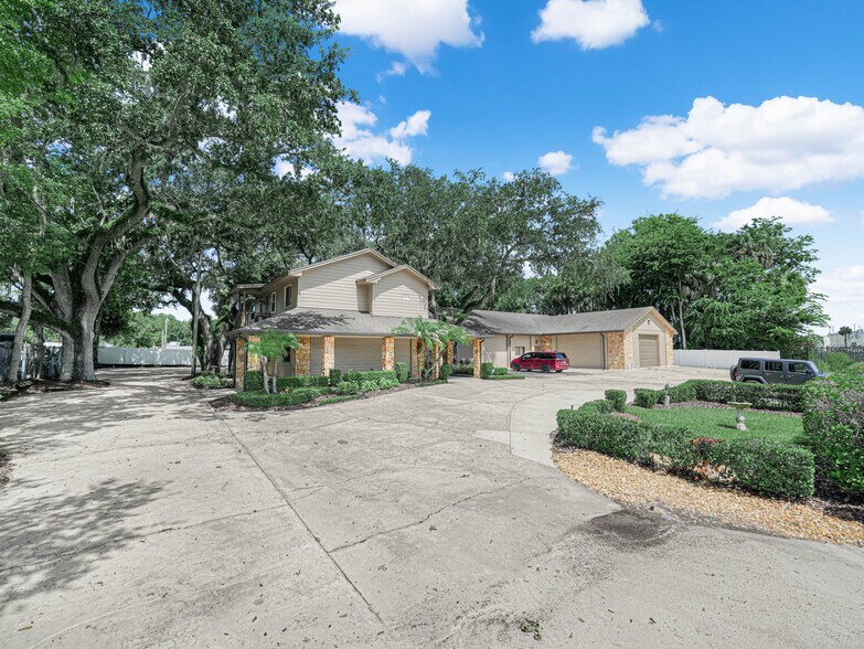 112 N Poplar Ave, Sanford, FL à louer - Photo de l’immeuble – Image 1 sur 14