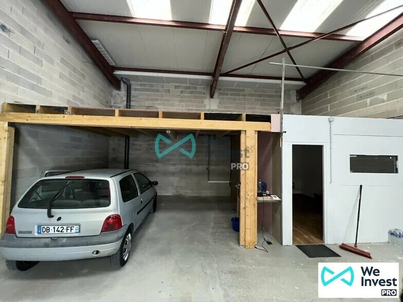 Local d’activités dans CHAMPFLEURY à louer - Photo de l’immeuble – Image 3 sur 5
