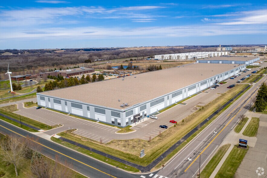 2101 4th Ave E, Shakopee, MN à louer - Photo de l’immeuble – Image 2 sur 5