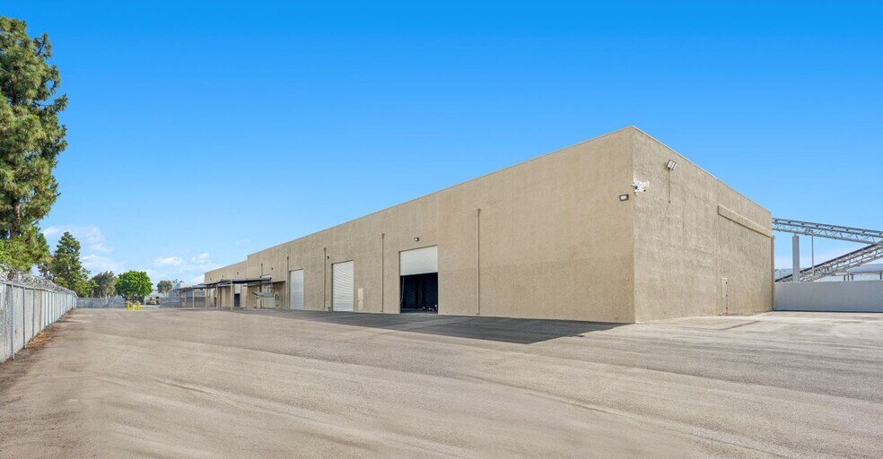 7455-7465 Carroll Rd, San Diego, CA à louer - Photo de l’immeuble – Image 3 sur 5