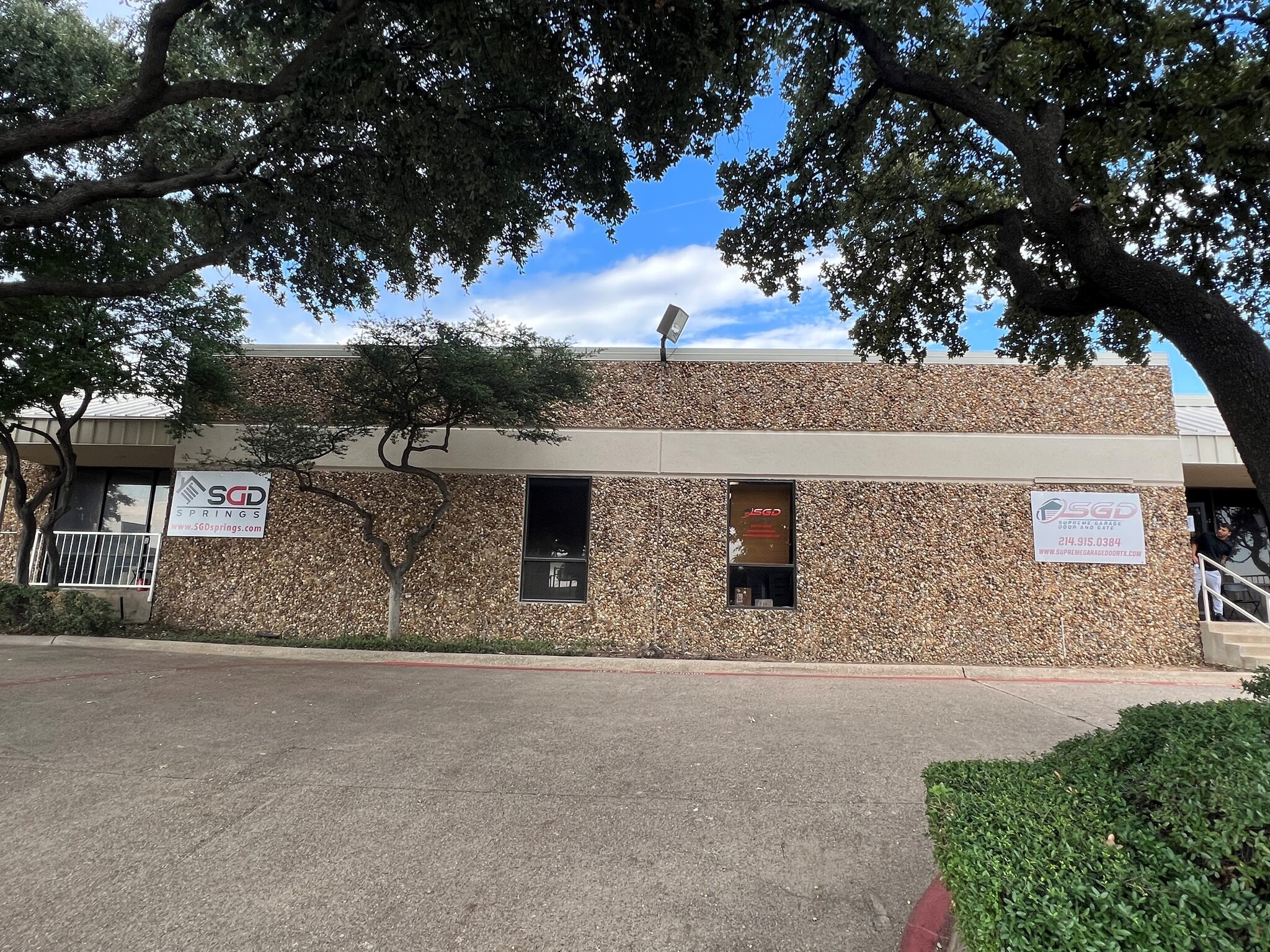 1600 N Stemmons Fwy, Carrollton, TX à louer Photo de l’immeuble– Image 1 sur 3