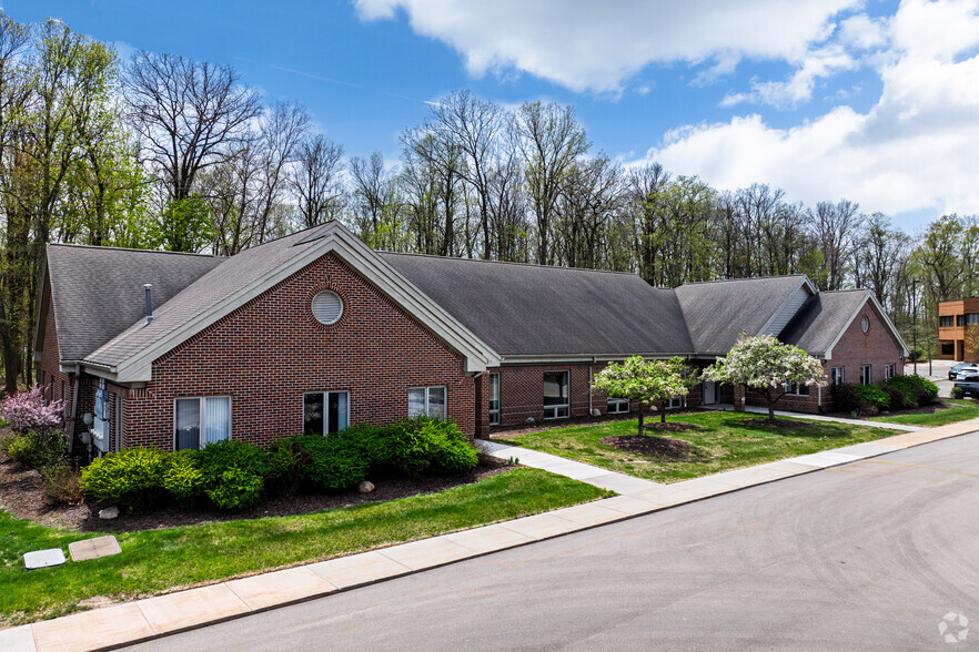 2479 Woodlake Cir, Okemos, MI à louer - Photo principale – Image 1 sur 20