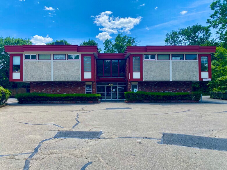 2117 Crompond Rd, Cortlandt Manor, NY à vendre - Photo de l’immeuble – Image 3 sur 4