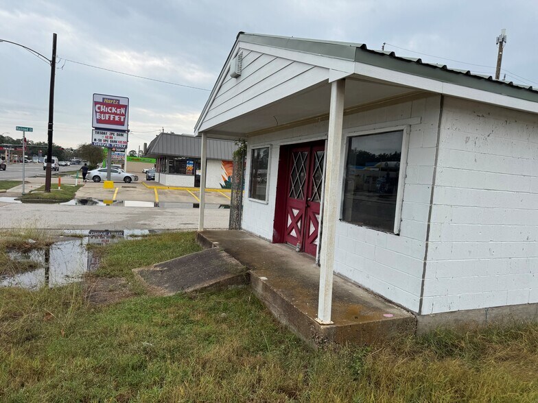 206 1st St, Humble, TX à vendre - Photo de l’immeuble – Image 3 sur 6