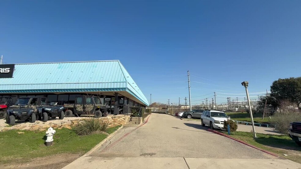 13700 N Stemmons Fwy, Farmers Branch, TX à louer - Vidéo sur l’annonce professionnelle – Image 2 sur 23