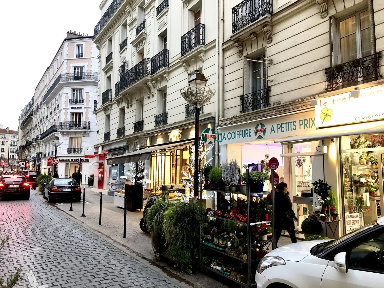 Local commercial dans Courbevoie à louer Photo principale– Image 1 sur 2