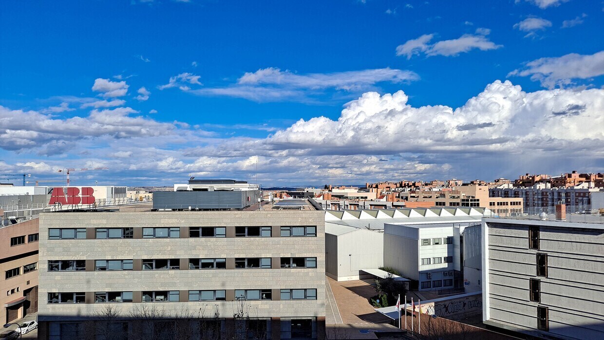 Industriel/Logistique dans Madrid, Madrid à vendre Photo de l’immeuble– Image 1 sur 3