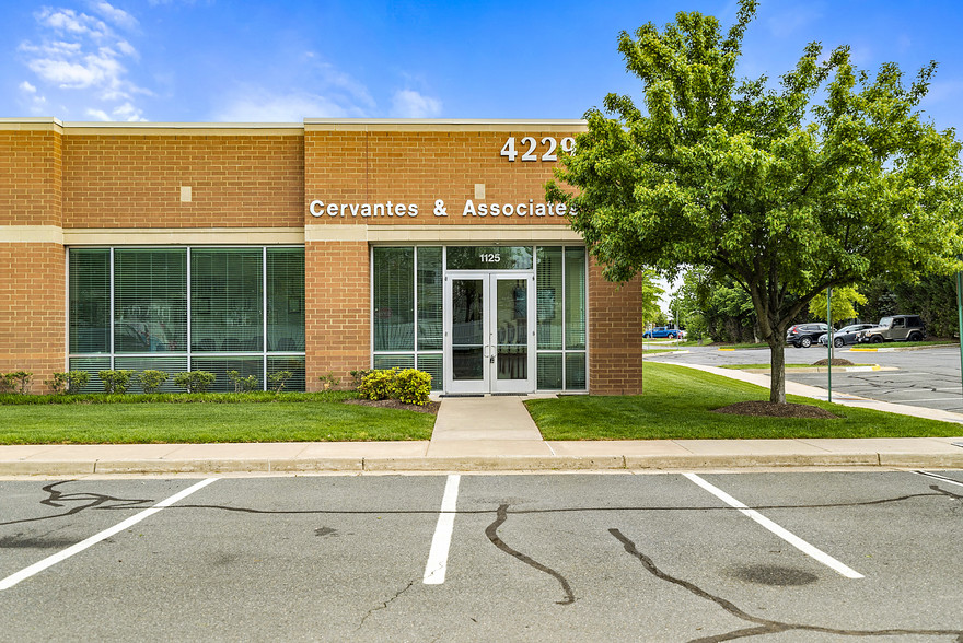 4229 Lafayette Center Dr, Chantilly, VA à louer - Photo de l’immeuble – Image 2 sur 7