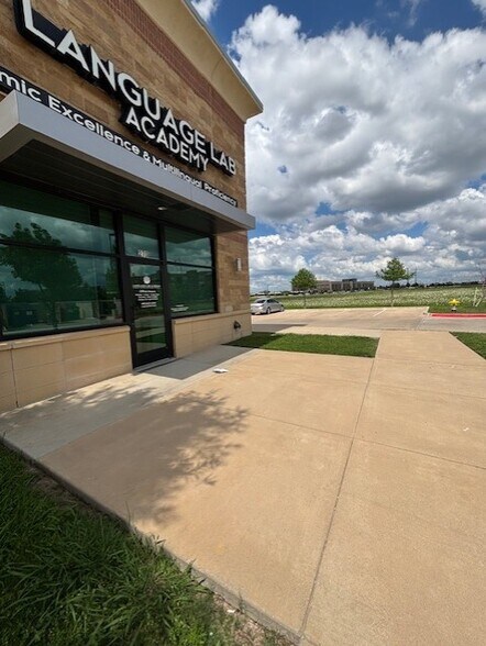 9560 Legacy Dr, Frisco, TX à louer - Photo de l’immeuble – Image 2 sur 15