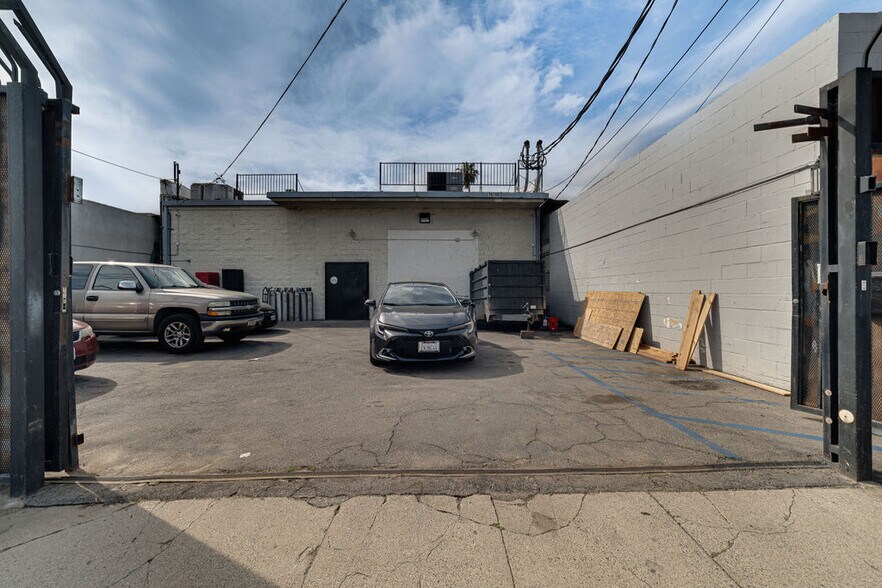 14748 Keswick St, Van Nuys, CA à vendre - Photo de l’immeuble – Image 3 sur 27