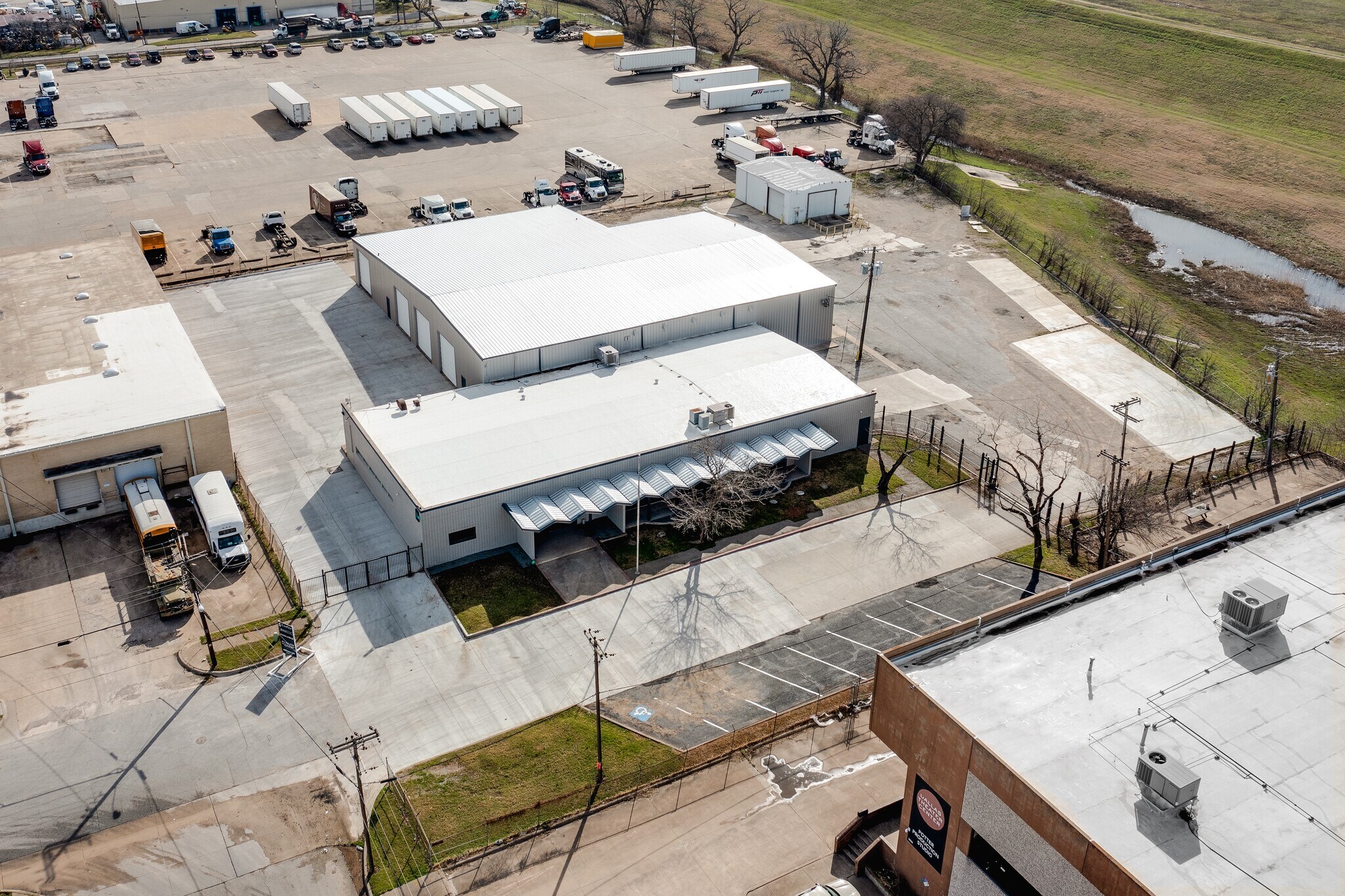 4800 Cash Rd, Dallas, TX à louer Photo principale– Image 1 sur 8