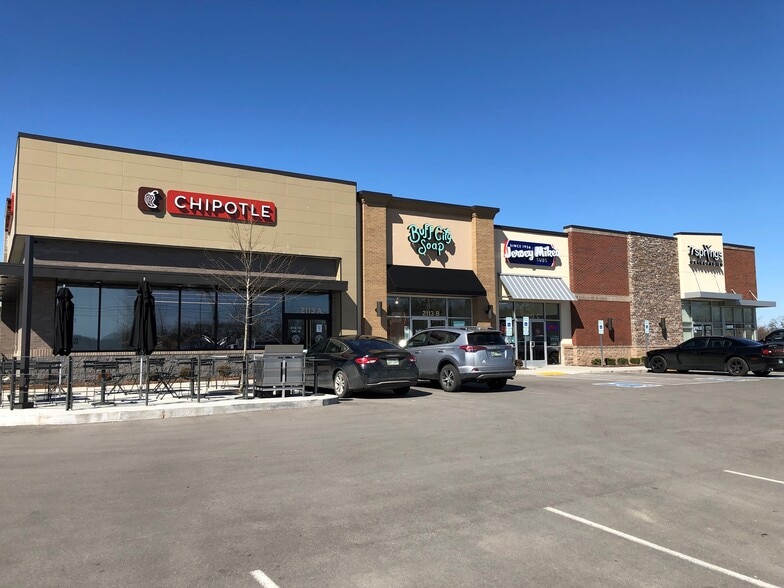 2113 Memorial Blvd, Murfreesboro, TN à louer - Photo de l’immeuble – Image 3 sur 4