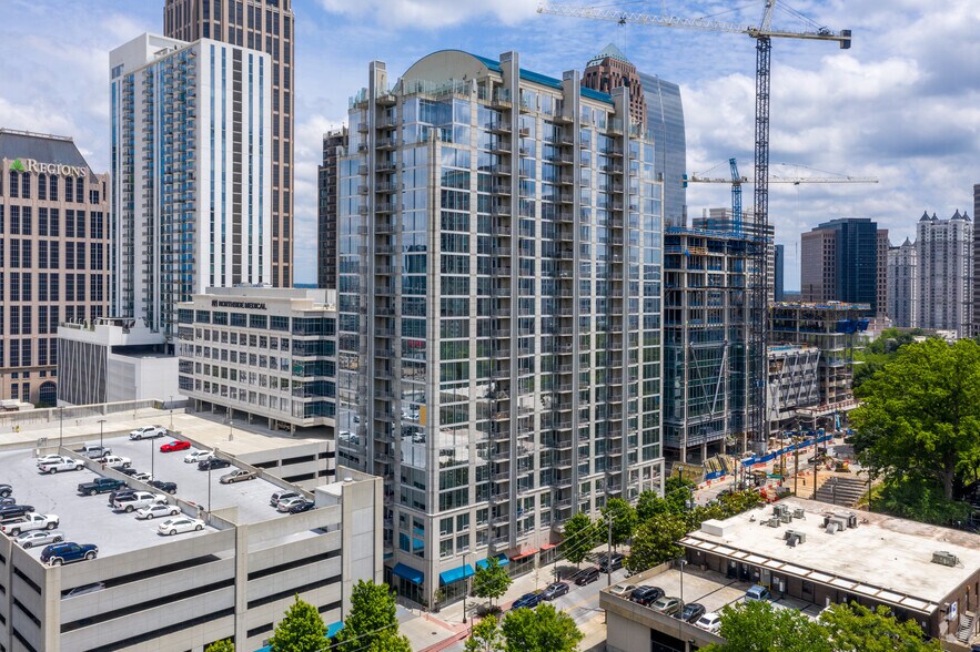 1080 W Peachtree St NW, Atlanta, GA à louer - Photo principale – Image 2 sur 10