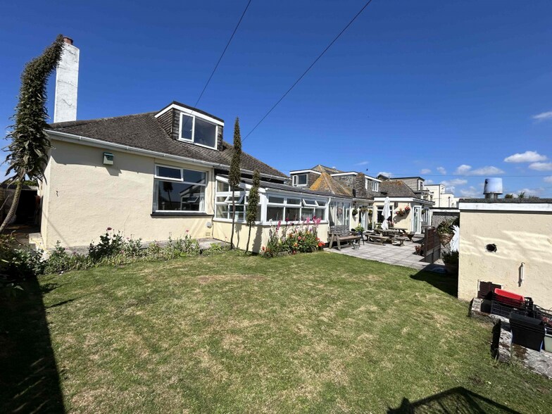 63-65 Pentire Av, Newquay à vendre - Photo de l’immeuble – Image 2 sur 9