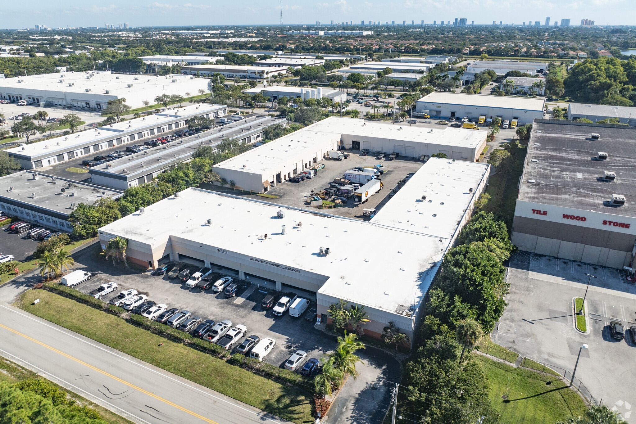 7656 Byron Dr, Riviera Beach, FL à louer Photo principale– Image 1 sur 2