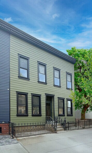 139 Kingsland Ave, Brooklyn, NY à vendre - Photo de l’immeuble – Image 1 sur 5
