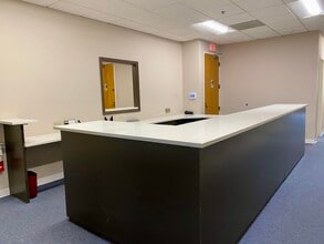 950 N York Rd, Hinsdale, IL à louer Photo intérieure– Image 2 sur 8