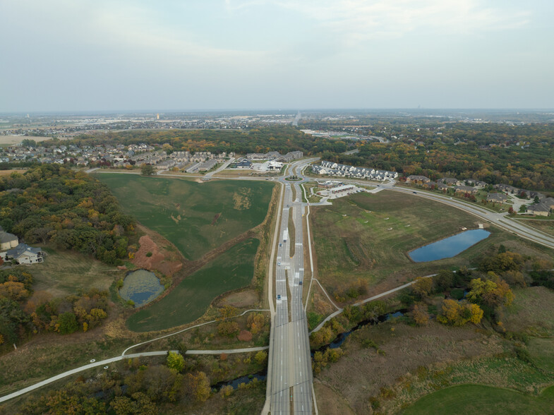 142nd & Douglas Pky, Urbandale, IA à vendre - Photo de l’immeuble – Image 3 sur 8