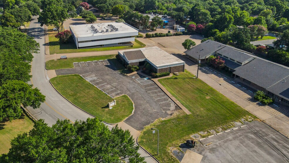 1008 N Davis Dr, Arlington, TX à vendre - Photo de l’immeuble – Image 2 sur 7