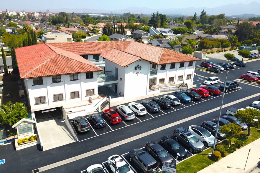 24953 Paseo De Valencia, Laguna Hills, CA à louer - Photo principale – Image 1 sur 21