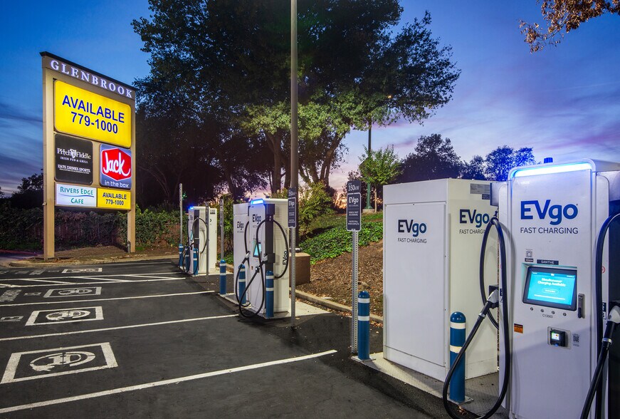 8700-8760 La Riviera Dr, Sacramento, CA à louer - Photo de l’immeuble – Image 3 sur 22