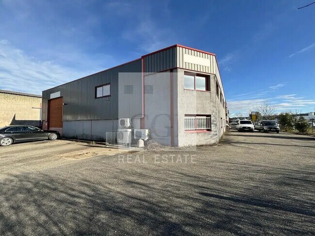 Plus de détails pour Local d’activités à vendre