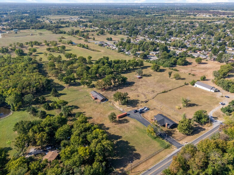 17220 E Admiral Pl, Tulsa, OK à vendre - Photo de l’immeuble – Image 1 sur 118