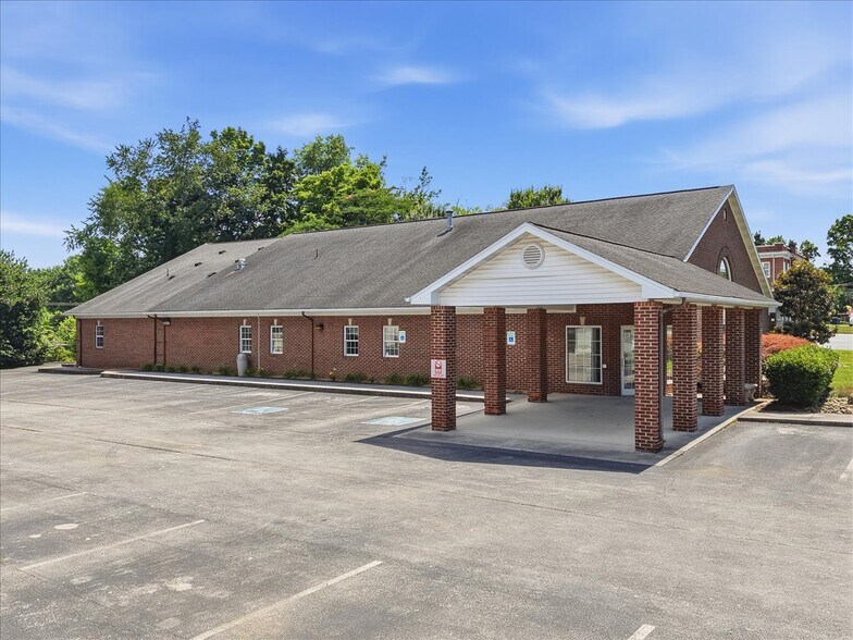 901 W 4th North St, Morristown, TN à vendre - Photo de l’immeuble – Image 1 sur 8