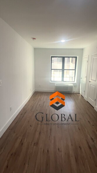 2073 Ryer Ave, Bronx, NY à vendre - Vidéo sur l’annonce professionnelle – Image 2 sur 15