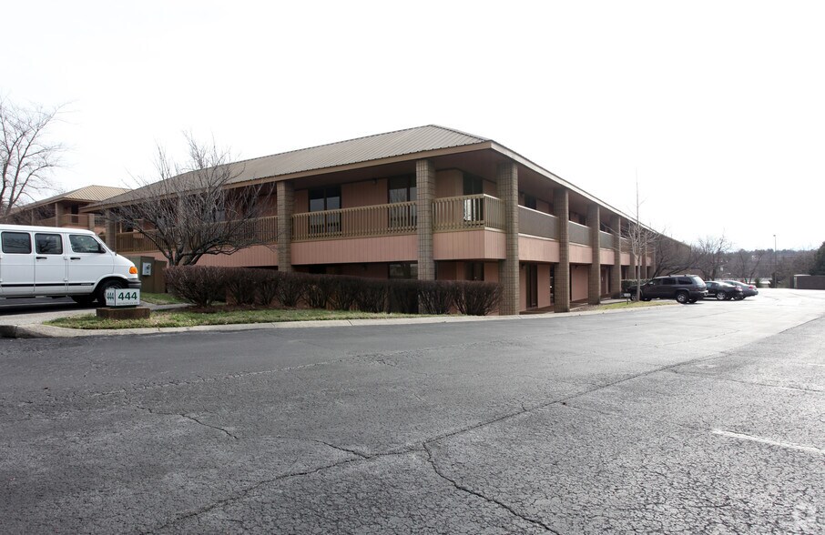 444 Metroplex Dr, Nashville, TN à louer - Photo de l’immeuble – Image 3 sur 8
