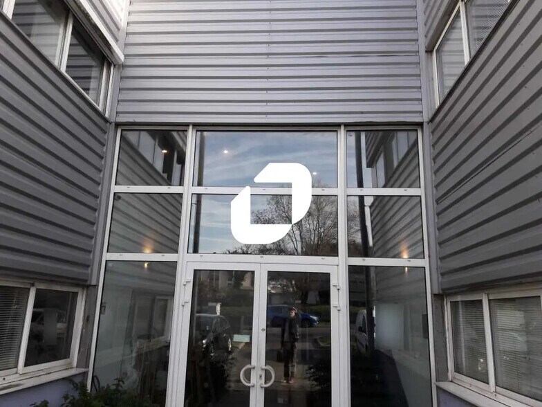 Bureau dans Lormont à vendre - Photo de l’immeuble – Image 1 sur 13