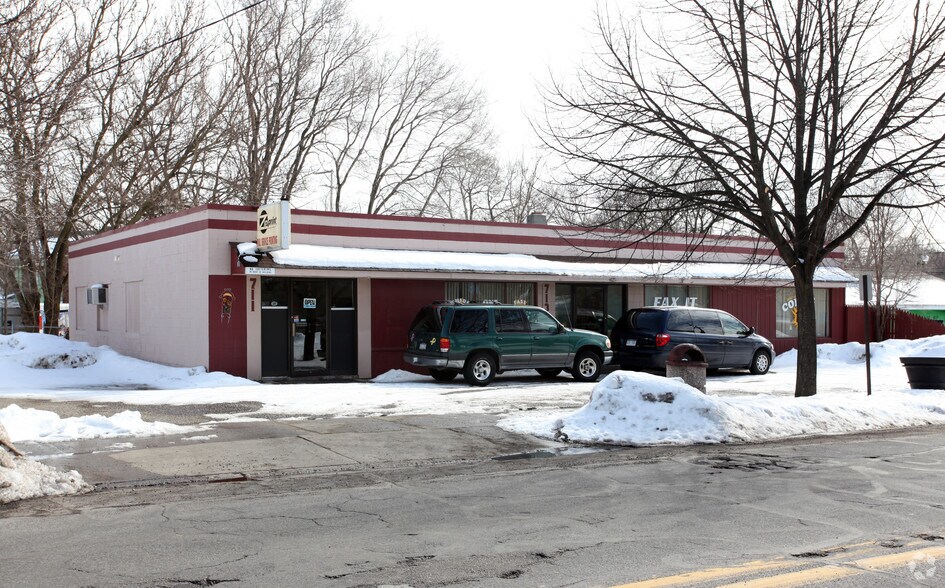 711-713 Greenwood Ave, Jackson, MI à vendre - Photo de l’immeuble – Image 2 sur 2